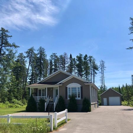 Le Chalet De Claude, Au Pied Des Monts-Valin Villa Saint-David-de-Falardeau Exterior foto