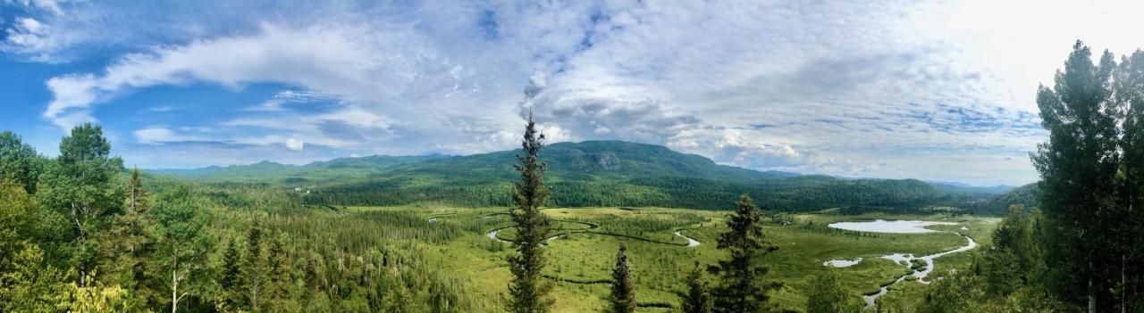 Le Chalet De Claude, Au Pied Des Monts-Valin Saint-David-de-Falardeau Exterior foto